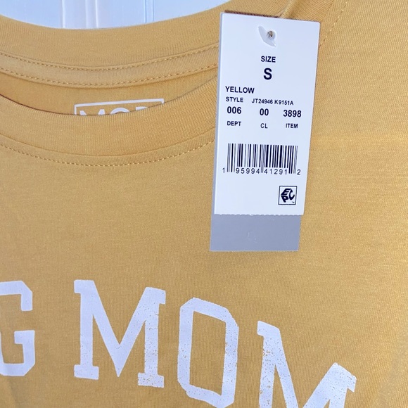 NWT. Dog Mom Short Sleeve Graphic T-Shirt. Small. - Picture 4 of 6